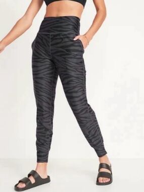 Women’s high waist Black Zebra Print Joggers 7/8 length